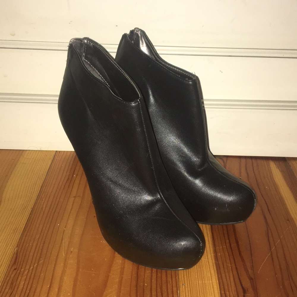 Black platform heeled boots!